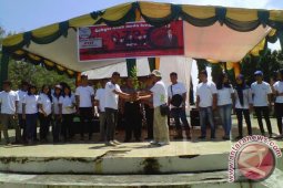LSM-warga Mukomuko tanam pohon di kawasan kritis