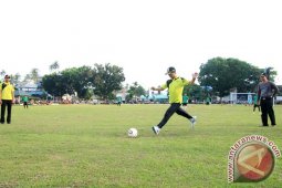 Sepakbola U-19, Bupati Kaur tambah hadiah