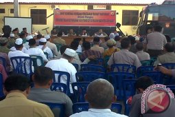 Polisi Kawal Syariat Islam di Aceh Barat