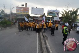 Patwal Polisi Kawal Mahasiswa Samarinda Usai Demo