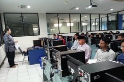 Dosen UBL Ajarkan E-Learning Ke Anak Asuh