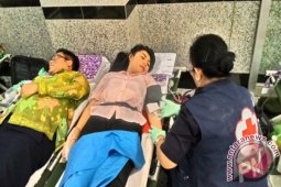 BI Kumpulkan 300 Kantong Darah Kepada PMI