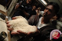 Pertolongan Pertama Jika Mengonsumsi Beras Plastik