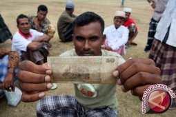Ratusan pengungsi Rohingya disuntik vaksin