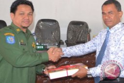 Sekda Serahkan LKPJ 2014 Ke DPRK Aceh Timur
