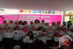 Persaudaraan Istri DPR Gelar Pengobatan Gigi Gratis