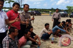 Polsek Satui Tangkap Preman Bawa Senjata Tajam