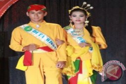 Lomba Busana Adat Meriahkan Erau Kutai 2015