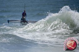 BMKG prediksi gelombang lima meter di Amapapare