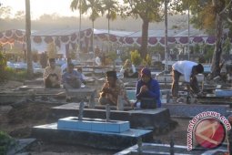 Warga Bangka Tengah Gelar Ritual "Ruwah Kubur"