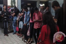 Polisi Jaring Delapan Pasangan Mesum Asyik "Ngamar"