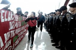 Demo Desak Pansus Hutan Simalungun