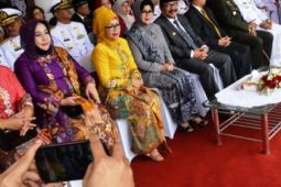 Hadiri Upacara Hardiknas