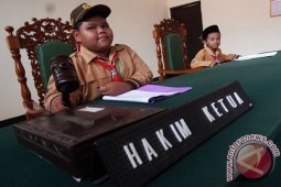 Siswa Belajar Jadi Hakim