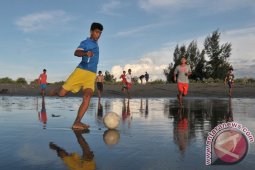 Sepakbola Anak Pesisir
