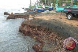 Abrasi Kampung Nelayan Kian Parah