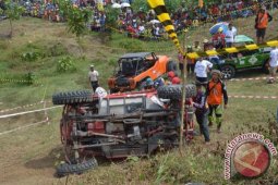 Offroader Terguling