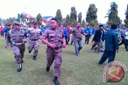 Pendemo Masuk ke Halaman Kantor Bupati Sumenep