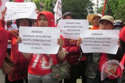 Tuntut Penyelesaian Upah
