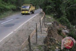 Jalan Negara di Sanggau Longsor