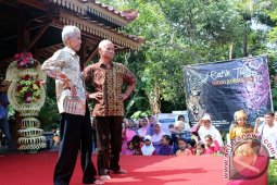 Peragaan Busana Manula