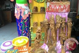 Konsumen Eropa Minati Ukiran Akar Bambu Bali