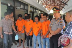 Polres Tulungagung Bekuk Lima Begal Bersenjata Parang