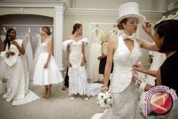 Tisu Toilet Disulap Jadi Gaun Pengantin di New York