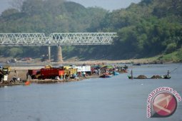 Penambang Pasir Bojonegoro