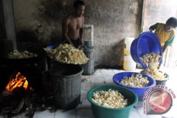 Permintaan Kerupuk Rambak Tulungagung Naik 50 Persen