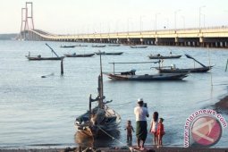 Ngabuburit di Suramadu