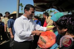 Beri Bantuan Bahan Pokok
