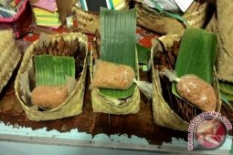 Sate Ayam dan Nasi Goreng Laris Manis di Bazar Moskow