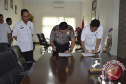 Pemkab-Polres Bonbol Teken MoU Hibah Pengamanan Pilkada