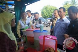 Gubernur  imbau warga pastikan takjil aman dan sehat