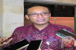 Pelindo Bagikan Sembako Kepada Warga Sekitar Pelabuhan