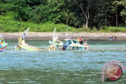 Demi Sesuap Nasi, Nelayan Jember Meregang Nyawa di Tengah Ganasnya Ombak