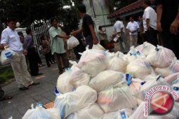BKP Bangka Salurkan Paket Bahan Pokok