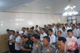 Polres Jember Shalat Ghaib Untuk Korban Pesawat Hercules