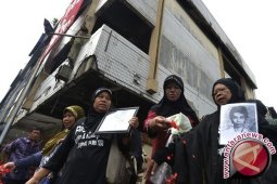 Keluarga korban tragedi Mei 98  yang menggugat