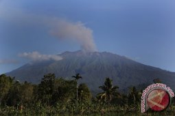 Bandara Blimbingsari Ditutup Sehari Akibat Abu Raung