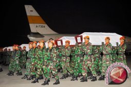Jenazah Korban Hercules Dimakamkan Secara Militer di Pekanbaru