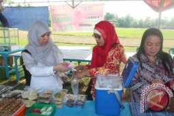 Dinkes Bontang Teliti Makanan Di Pasar Ramadhan