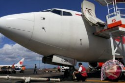 Pesawat di Bandara Ngurah Rai Diperiksa