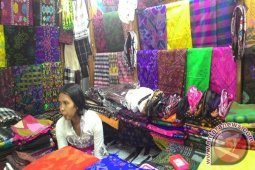 Pengrajin Sulang Pasarkan Sutra Mastuli