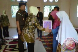 Warga Mukomuko bantu bangun rumah lansia
