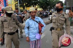 Pemkab Sampang Pulangkan Pengemis ke Daerah Asal