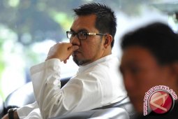 Bupati Empat Lawang-Istri Ditahan Jalani Pemeriksaan