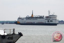 KRI Makassar-590 Angkut 710 Pemudik dari Surabaya