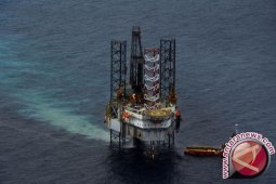 Harga minyak anjlok di tengah lonjakan persediaan AS